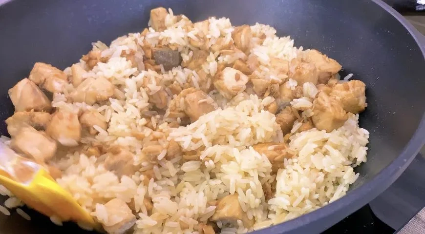 Семга с рисом на сковороде: шаг 5