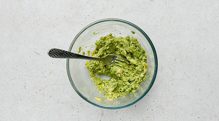 Сэндвич из яичницы с беконом и сыром: шаг 5