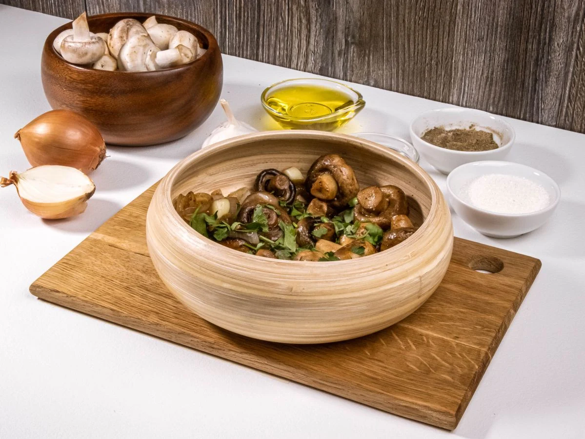 Шаг 5: Шампиньоны, жаренные с луком