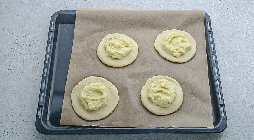 Шаньги с картошкой из дрожжевого теста: шаг 5