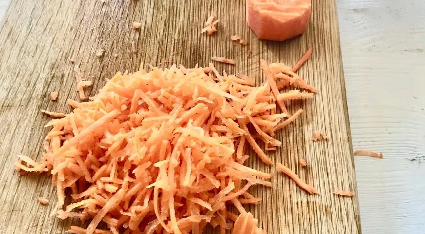 Щи из свежей капусты с курицей и помидорами: шаг 5