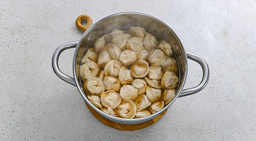 Сибирские пельмени в грибном бульоне: шаг 5