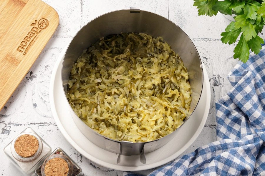 Шаг 5: Слоеный салат с куриной печенью