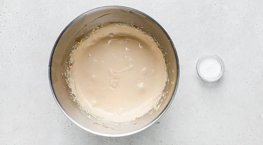 Сметанный крем с вареной сгущенкой: шаг 5