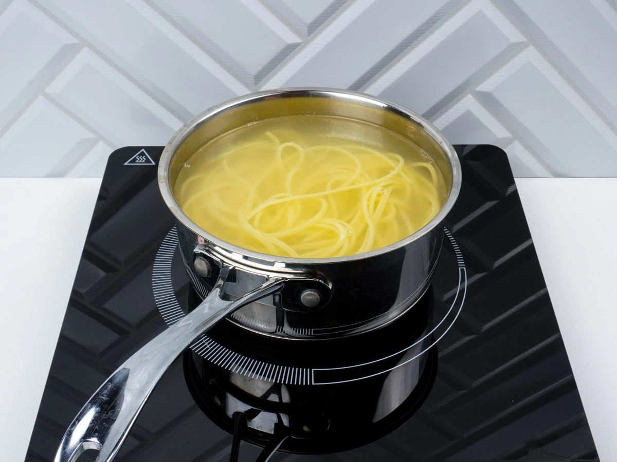 Шаг 5: Спагетти с грибами и орехами