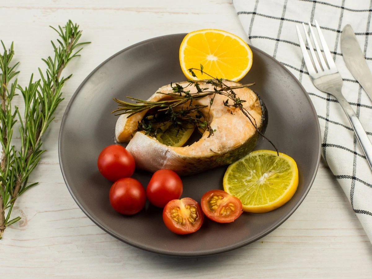 Шаг 5: Стейк из лосося с апельсином и травами