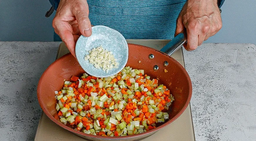 Суп гороховый с копченостями классический: шаг 5