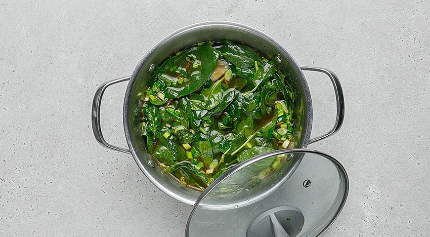 Суп с дамплингами и шпинатом: шаг 5