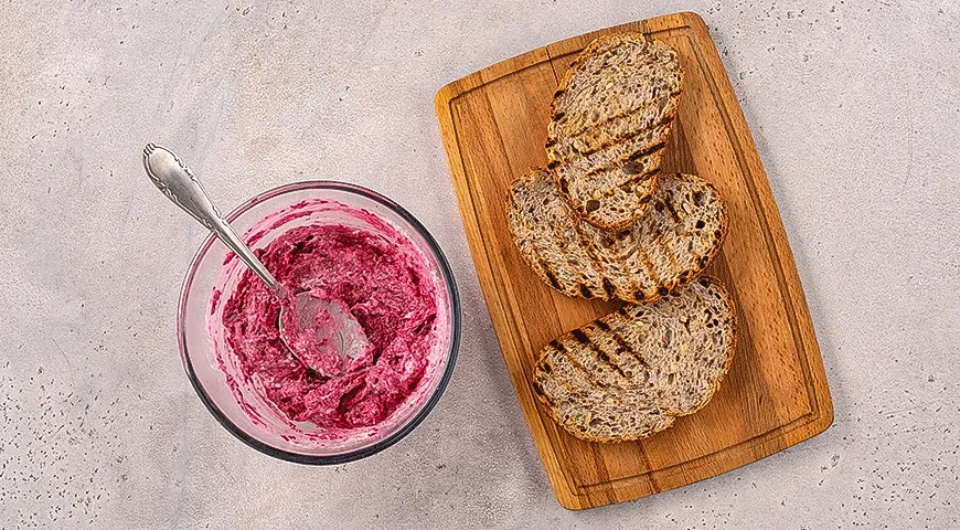 Свекольный паштет с гренками: шаг 5