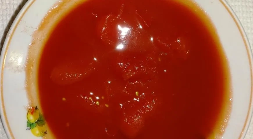 Свинина, тушенная в томатном соусе на сковороде: шаг 5