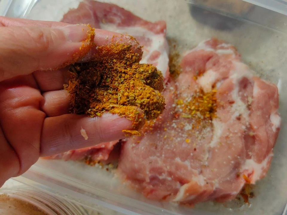 Шаг 5: Свиные отбивные в яйце