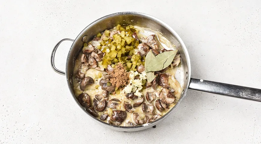 Свиные почки, тушенные в сметане: шаг 5