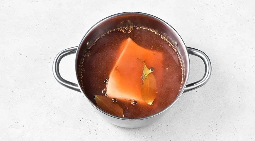 Свиные щечки в луковой шелухе: шаг 5