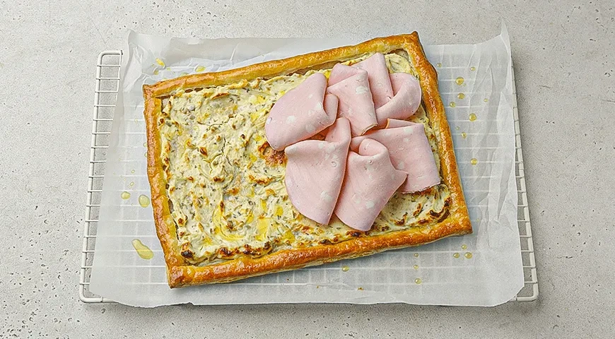 Тарт с творожным сыром, колбасой и оливками: шаг 5