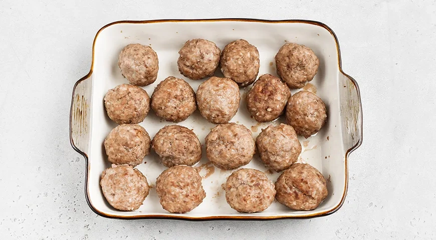 Тефтели в томатном соусе в духовке: шаг 5