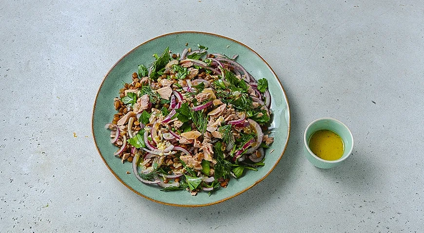 Теплый салат из чечевицы с тунцом: шаг 5