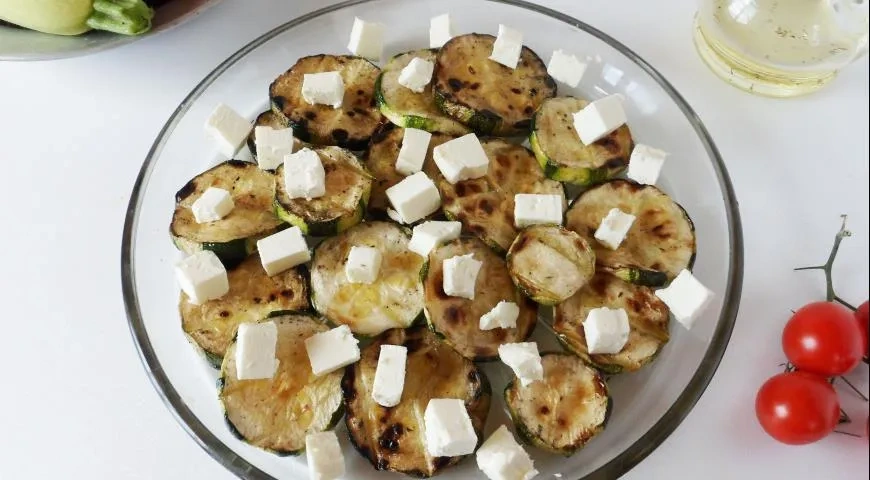 Теплый салат с кабачками гриль: шаг 5