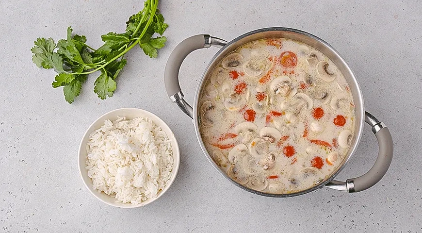 Том Кха с креветками и грибами: шаг 5