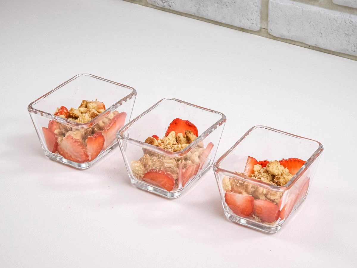 Шаг 5: Трайфл с клубникой