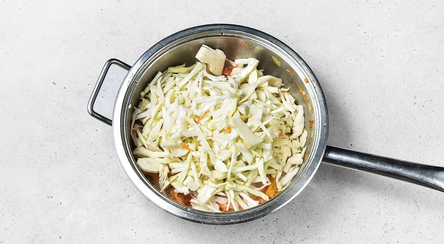 Тушеная капуста с картошкой: шаг 5