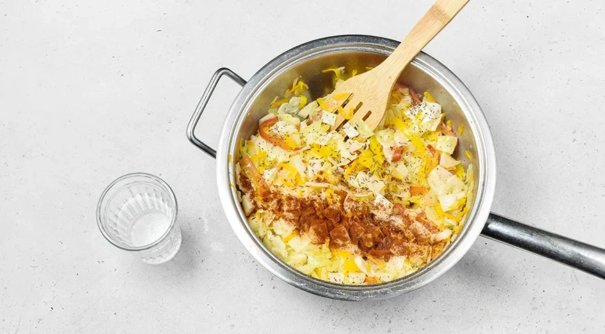 Тушеная капуста в сметанно-томатном соусе: шаг 5