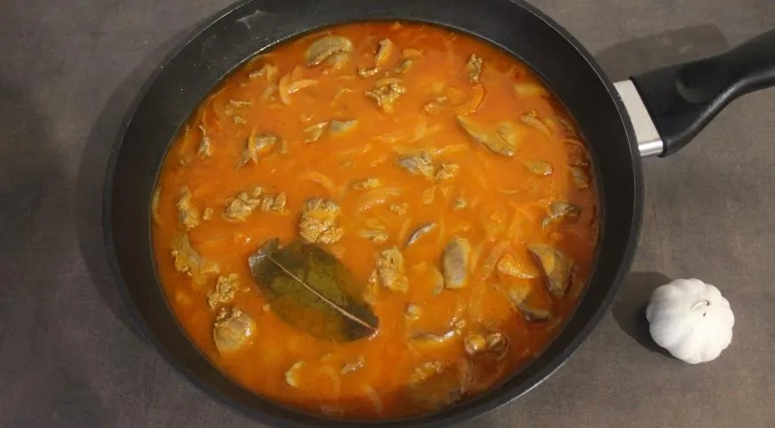 Тушеная печень с томатной пастой: шаг 5