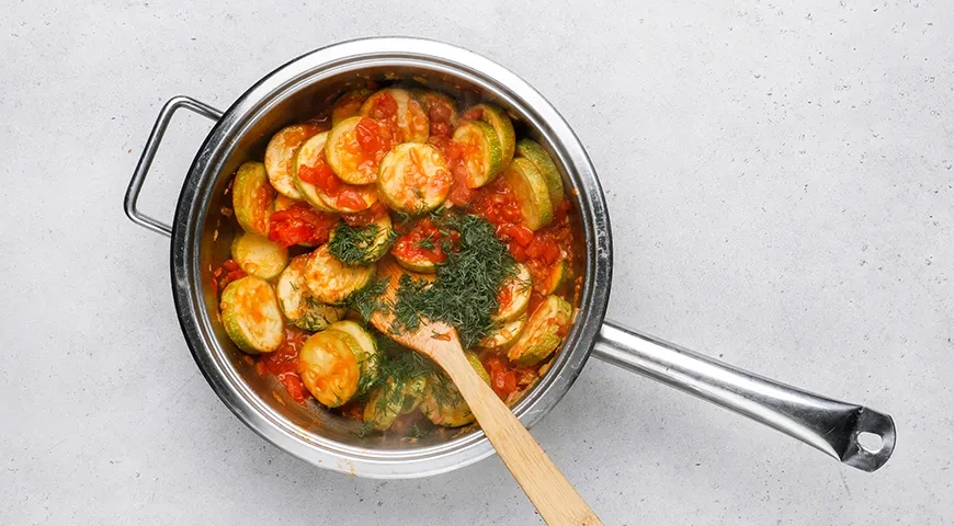 Тушеные кабачки с помидорами: шаг 5