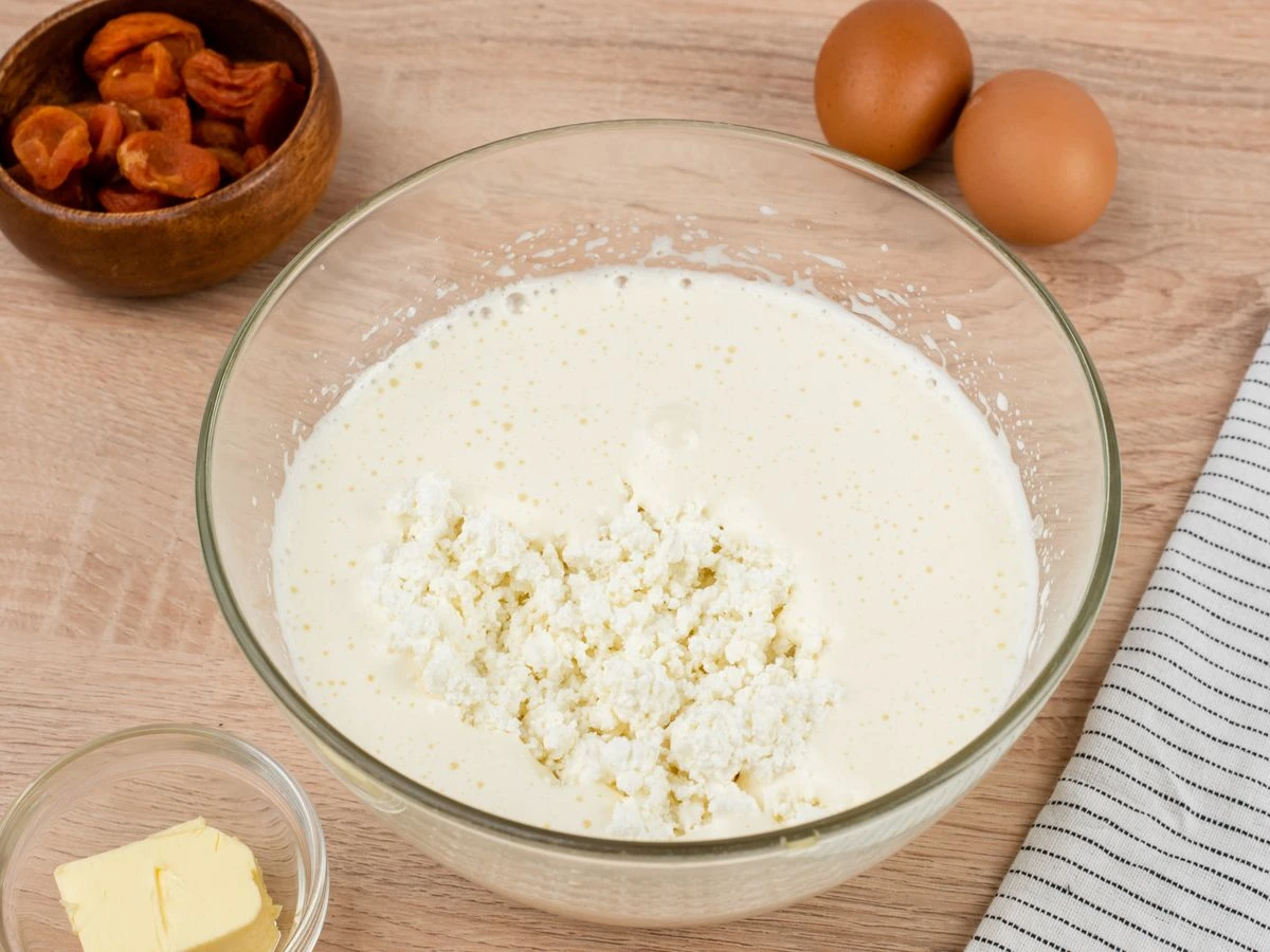 Шаг 5: Творожная запеканка с курагой