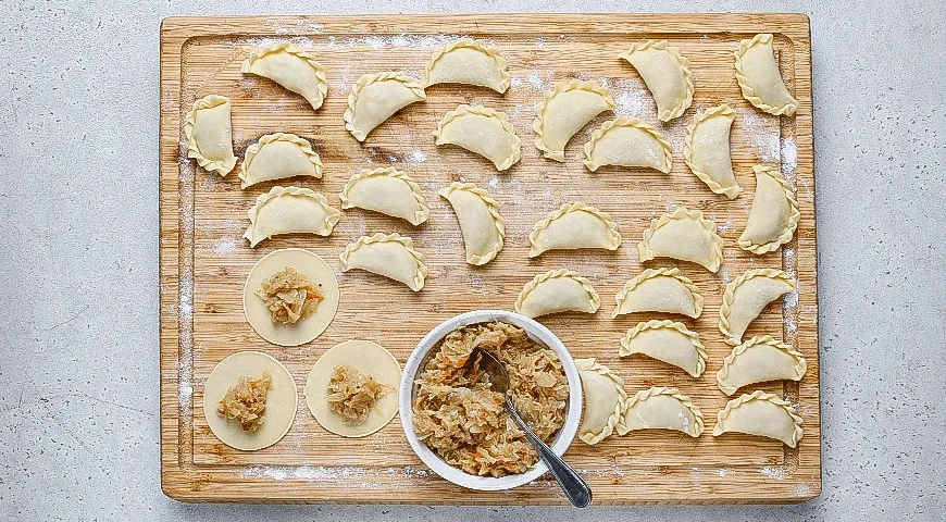 Вареники с квашеной капустой: шаг 5