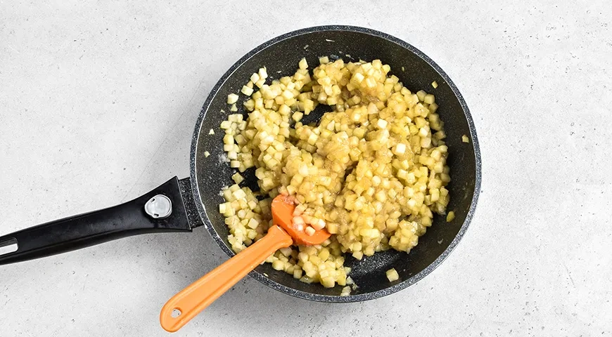 Яблочный пирог по-немецки с орехами: шаг 5