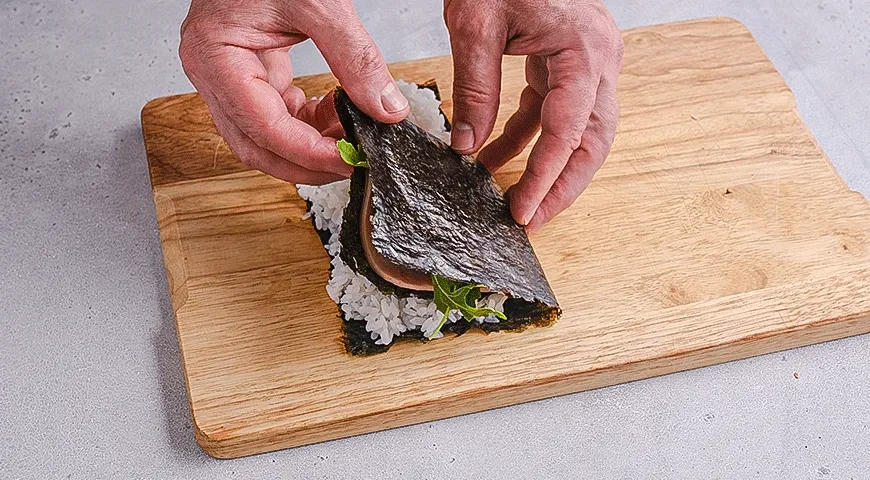 Японский рисовый сэндвич «Онигиразу» с сыром и ветчиной: шаг 5