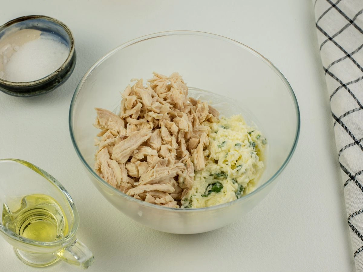 Шаг 5: Закуска из лаваша с курицей и плавленым сыром