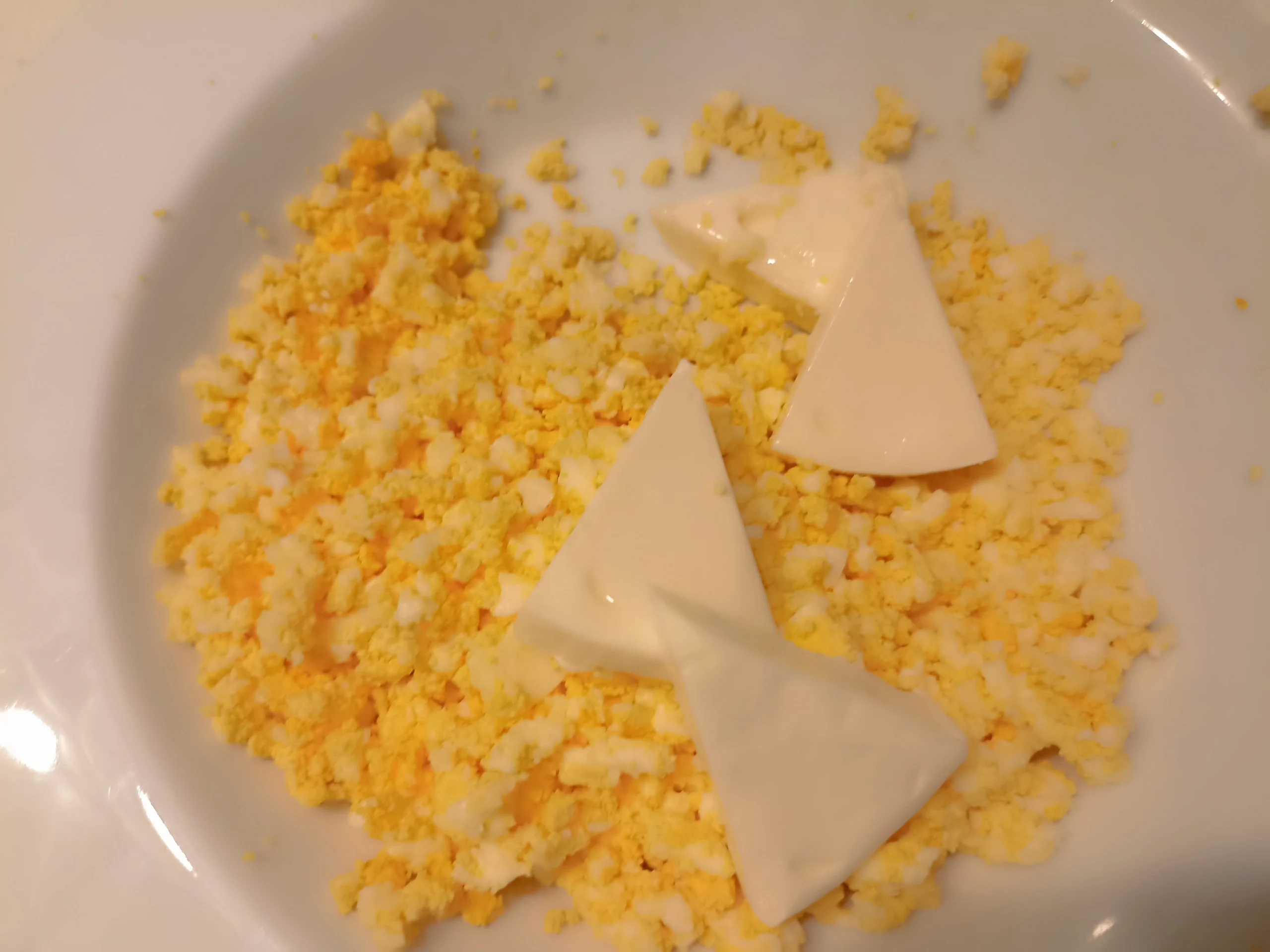 Шаг 5: Закусочные грибочки мухоморы из черри и перепелиных яиц