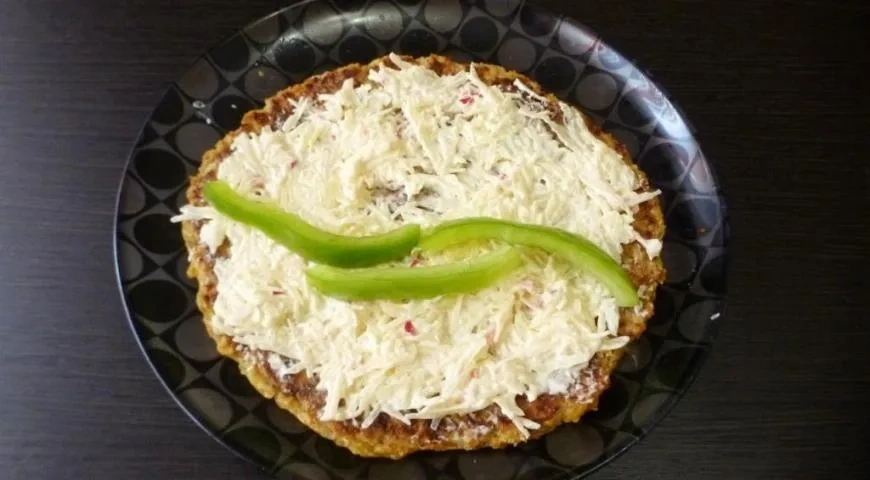 Закусочные кабачковые рулеты с сырной начинкой: шаг 5