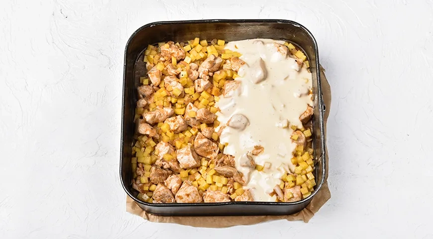 Заливной пирог на кефире с курицей и картошкой: шаг 5