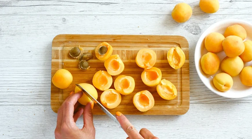 Заливной пирог с абрикосами: шаг 5