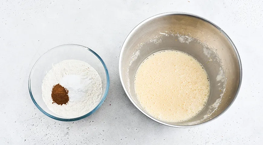 Заливной яблочный пирог: шаг 5