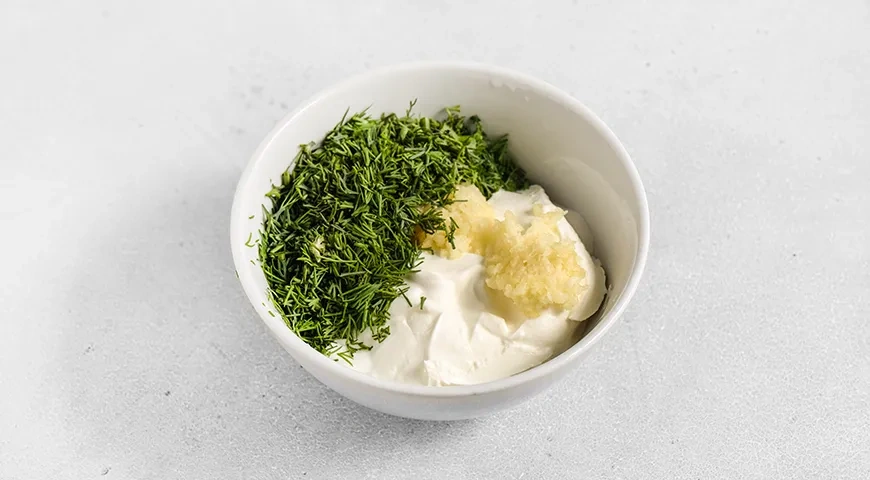 Запеченные котлеты в сметанном соусе: шаг 5