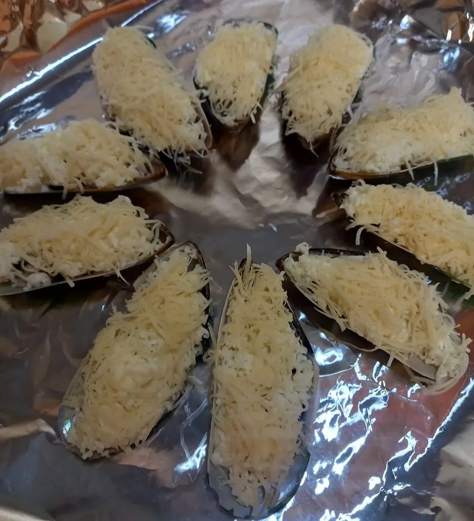 Запечëнные мидии с сыром: шаг 5