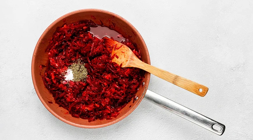 Жареная икра из свеклы на сковороде: шаг 5