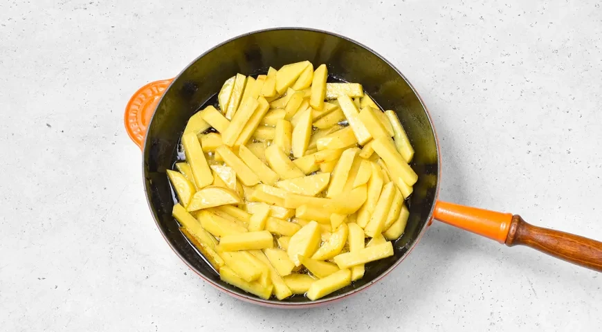 Жареная картошка с беконом и яйцом: шаг 5