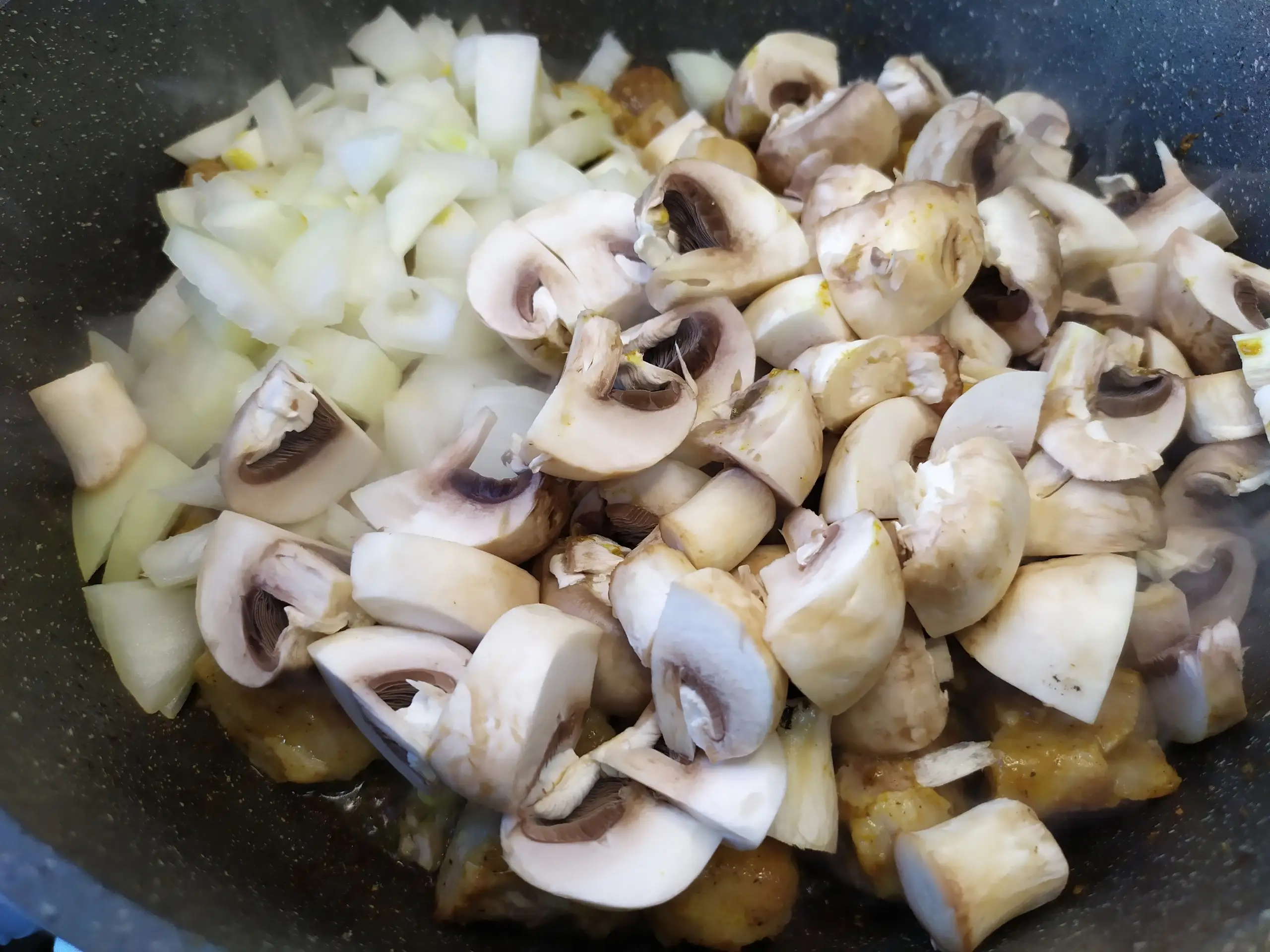 Шаг 5: Жаркое со свининой и грибами