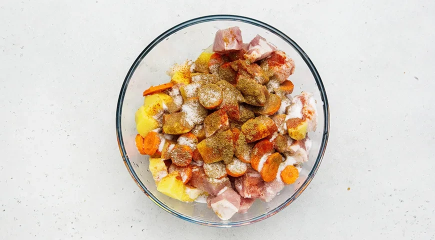 Жаркое в горшочке из теста: шаг 5