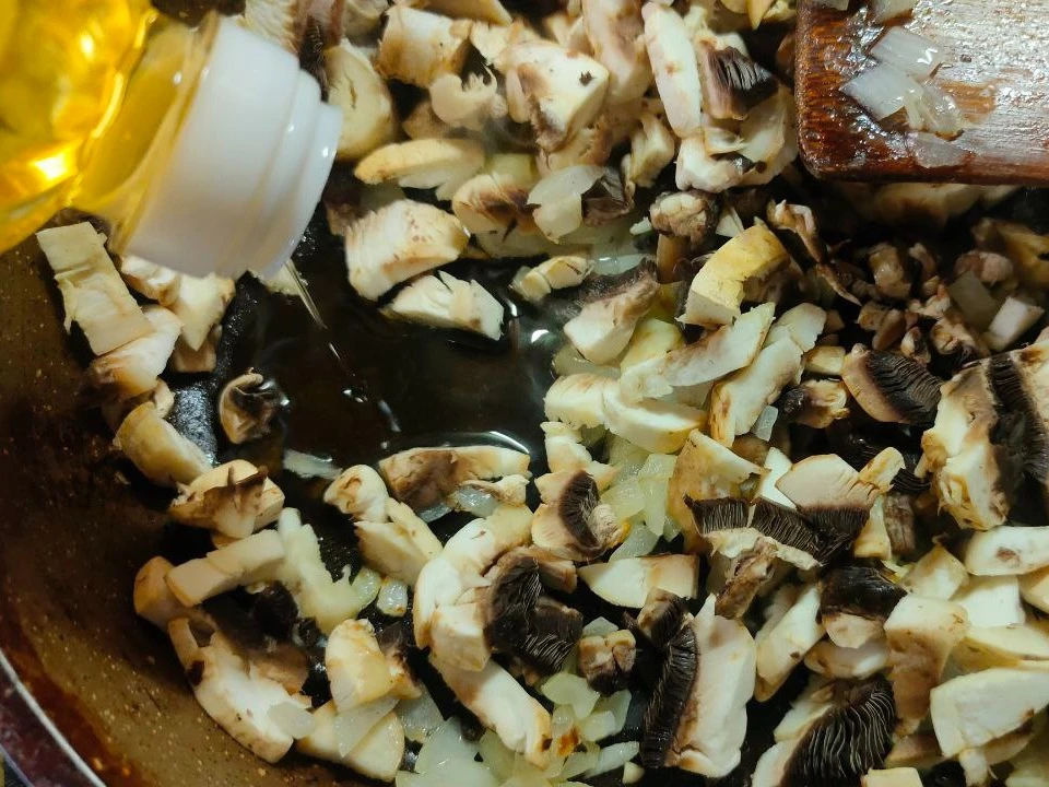 Шаг 5: Жюльен с курицей на сковороде