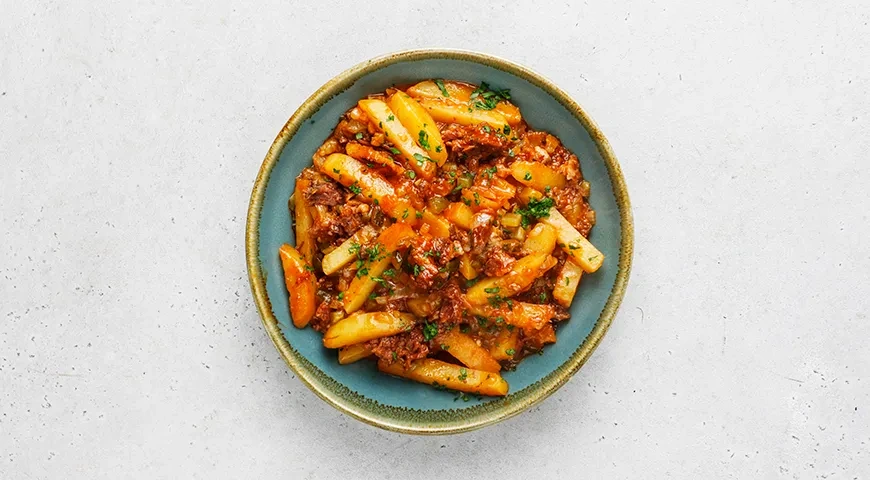 Азу по-татарски из говяжьей тушенки: шаг 6