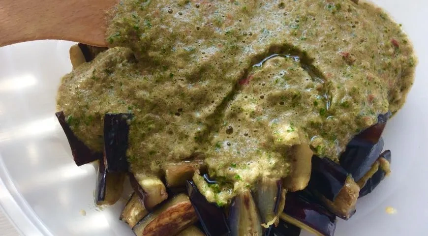 Баклажаны в соусе с чесноком: шаг 6