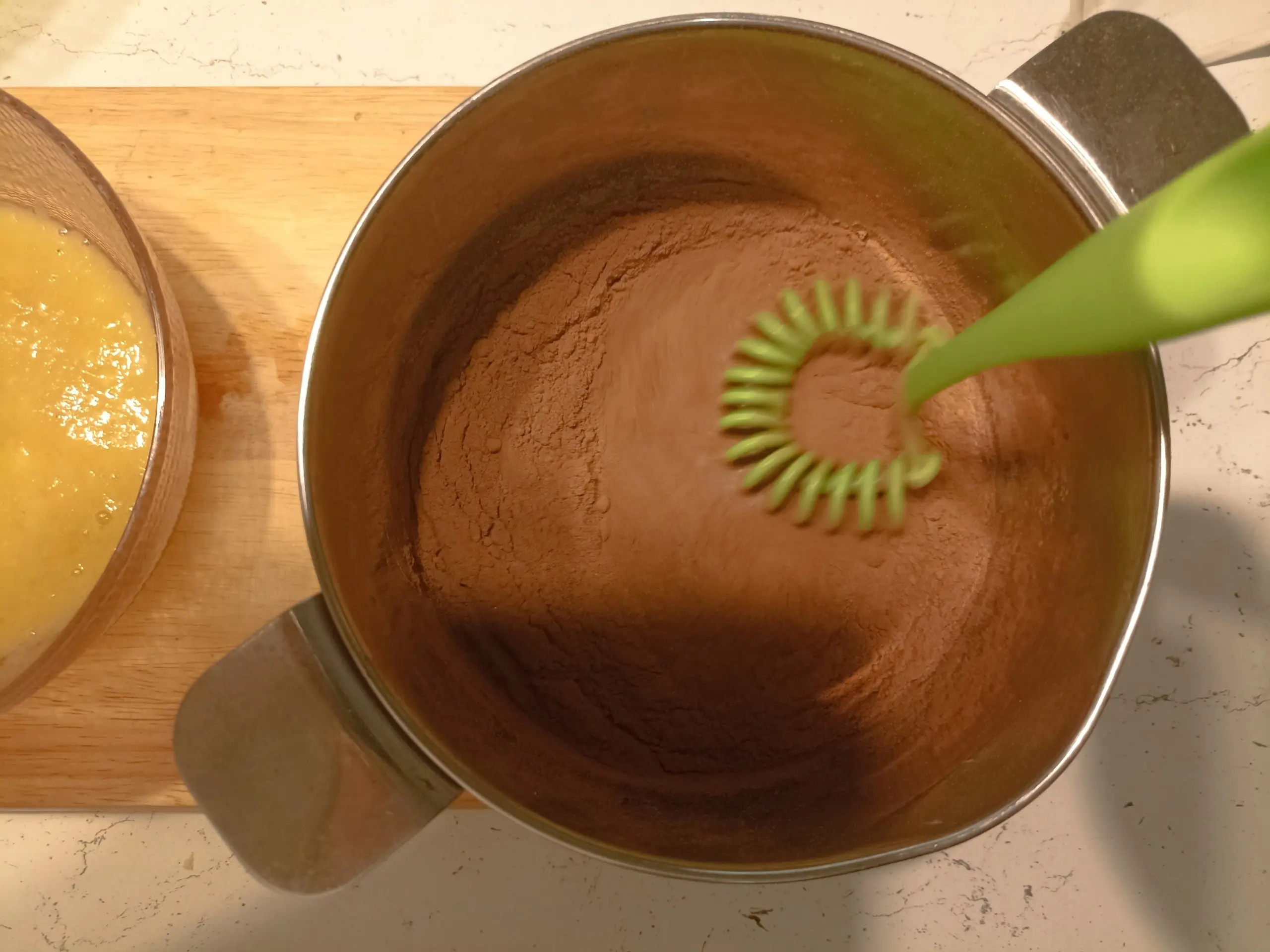 Шаг 6: Банановое какао с маршмеллоу, взбитыми сливками и шоколадом