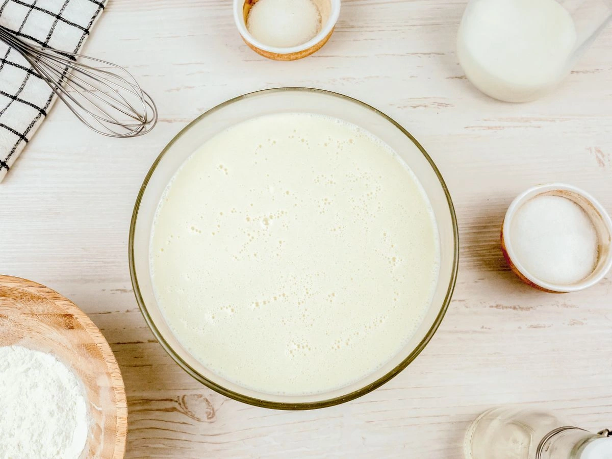 Шаг 6: Блинчики с вишней и сметаной