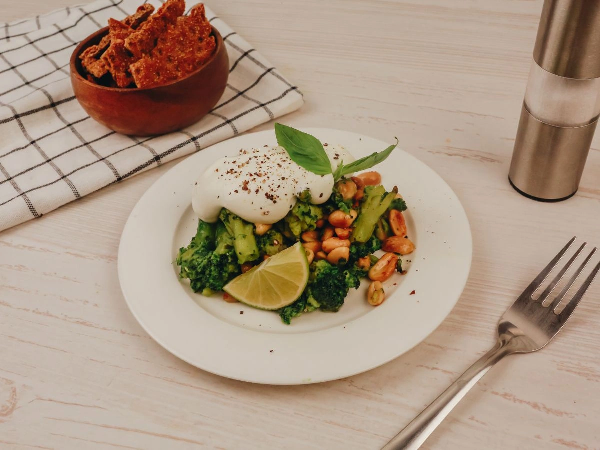 Шаг 6: Брокколи с арахисом и оливковым маслом