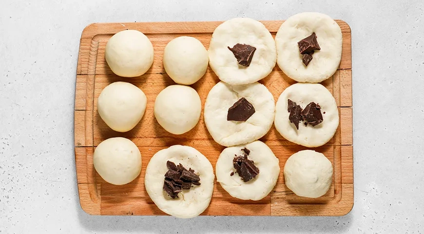 Булочки с шоколадом внутри: шаг 6